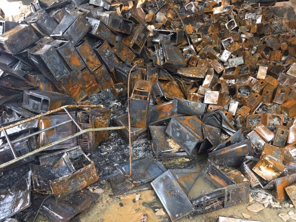 Hiện lực lượng chức năng đang điều tra làm rõ nguyên nhân vụ cháy. 