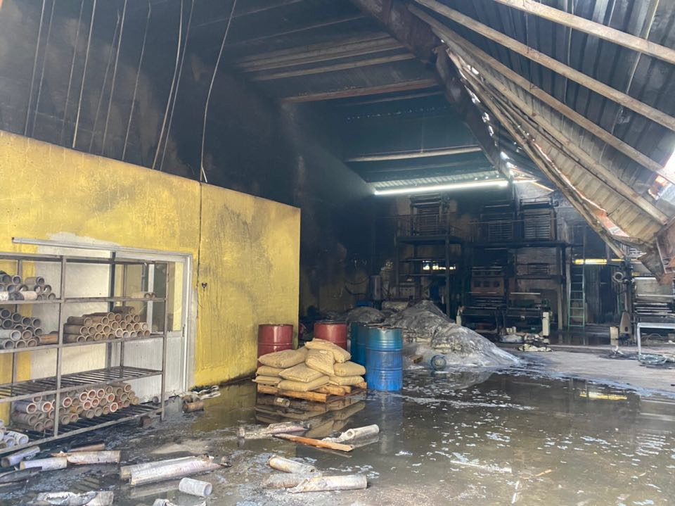 Được biết, khu nhà xưởng cháy được Công ty CP nhựa thông minh Việt Nam và Công ty CP XNK Coolerplus thuê mặt bằng của Công ty TNHH Vận tải xây dựng Thanh Hà.