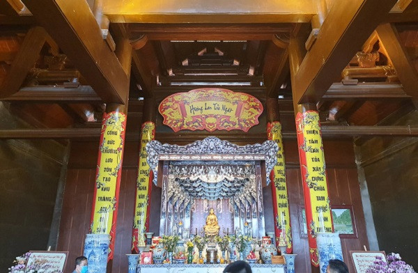 Co that dai gia Xuan Truong lap den tho vo trong chua Tam Chuc?