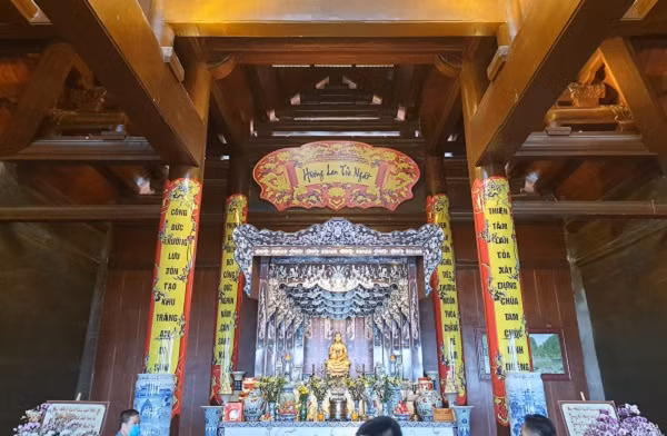 Co that dai gia Xuan Truong lap den tho vo trong chua Tam Chuc?