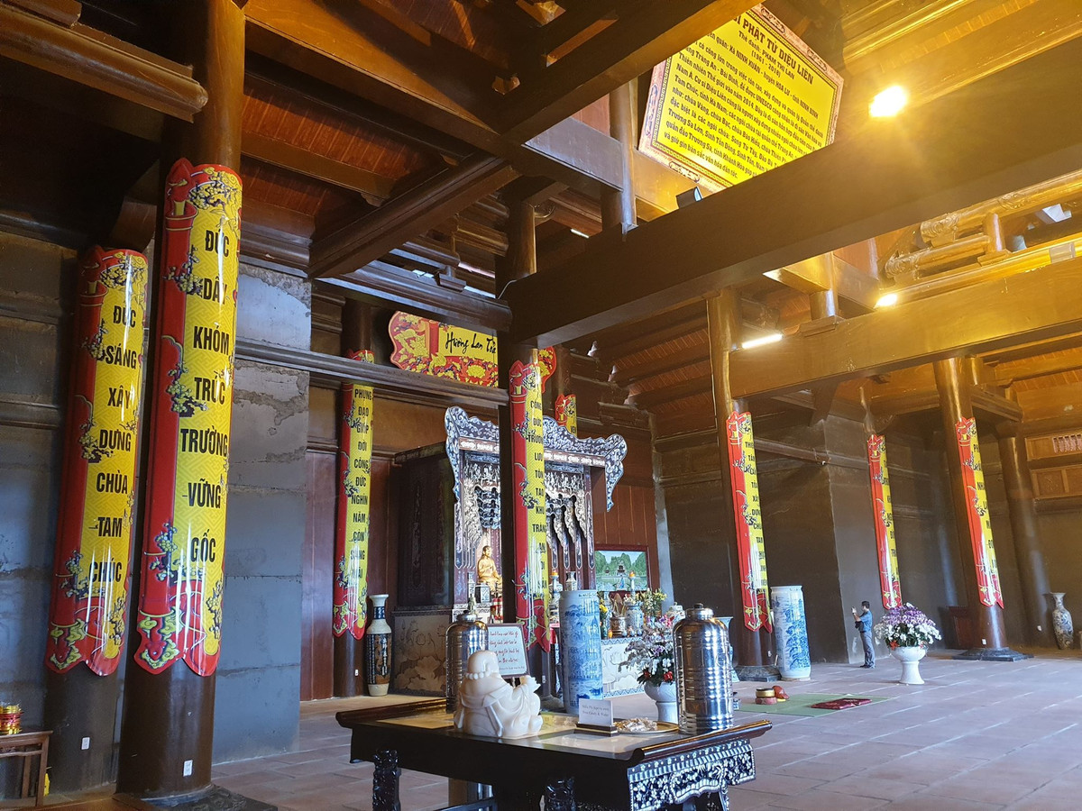 Dai gia Xuan Truong co “choi troi” khi dua vo vao tho den Tu An chua Tam Chuc?-Hinh-2