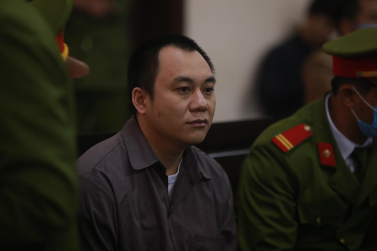 Xe container dam Innova di lui tren cao toc Ha Noi - Thai Nguyen: Bi cao de nghi thay kiem sat vien