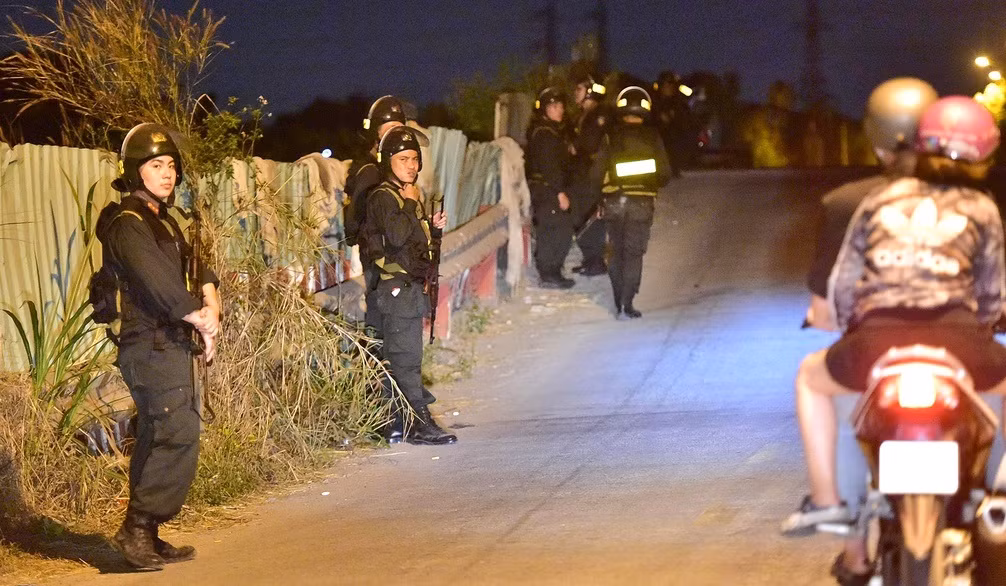 Ngay khi xảy ra vụ án mạng, Lực lượng công an đã huy động hàng trăm cảnh sát có vũ trang bao vây rừng cây ở xã Trung An, huyện Củ Chi (TP.HCM) để bắt Tuấn khỉ. Ảnh Zing.