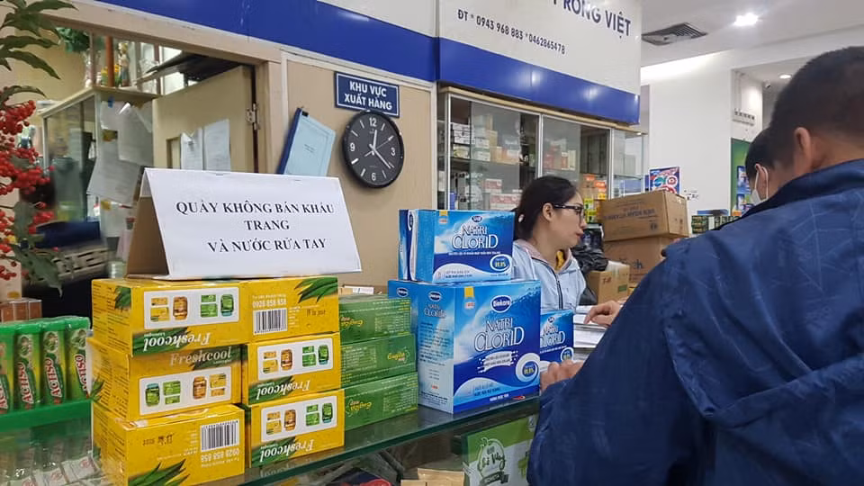 Ngày 3/2 trao đổi với PV, ông Chu Xuân Kiên - Cục trưởng Cục Quản lý thị trường Hà Nội cho biết, lực lượng quản lý thị trường sẽ phối hợp với các đơn vị liên quan kiểm tra các nhà thuốc tại đây.