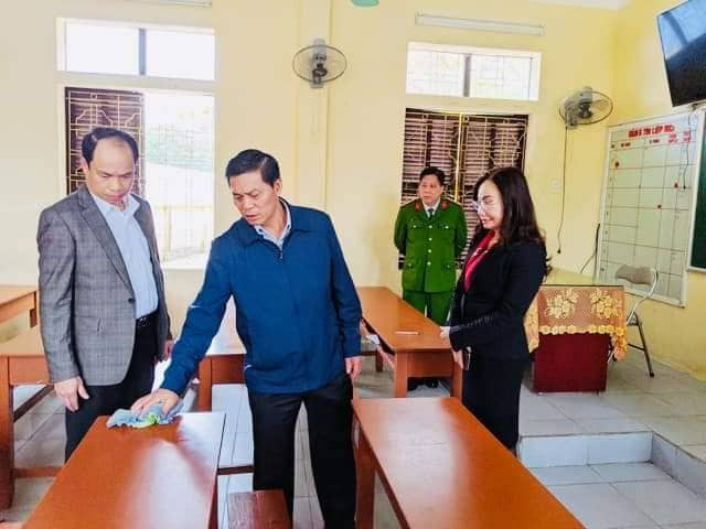 Hai Phong “hai kich” dieu chuyen nu Hieu truong vi Corona... lam tan Hieu truong truong khac?!