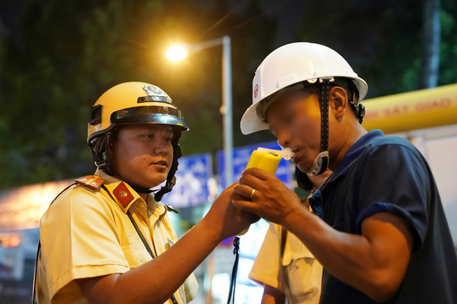 Dung ong thoi do nong do con co phong lay nhiem virus corona?