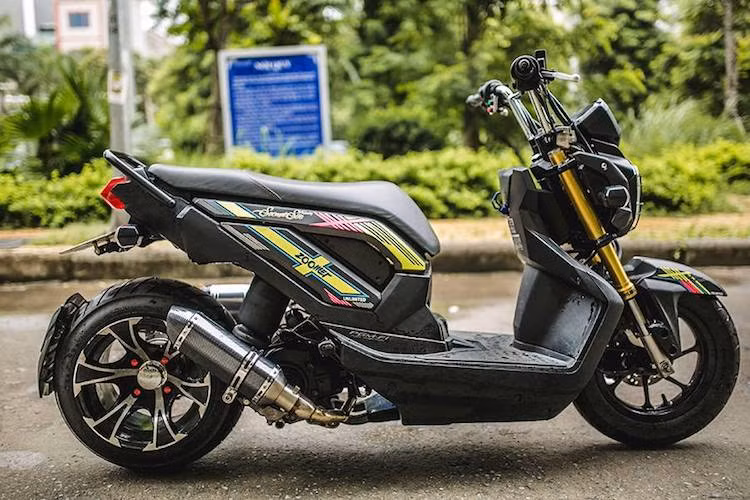 Tại Việt Nam, dòng xe này do được nhập số lượng nhỏ bởi các cửa hàng tư nhân nên số lượng bản độ ít hơn so với Thái Lan hay các nước trong khu vực. Tuy nhiên về độ "chất", những biker Việt cũng độ Zoomer X độc đáo không kém các nước bạn. Mới đây, xưởng độ xe minibike Trung Khánh (MTK) tại Hà Nội đã vừa hoàn thành một chiếc Zoomer X khá độc đáo.