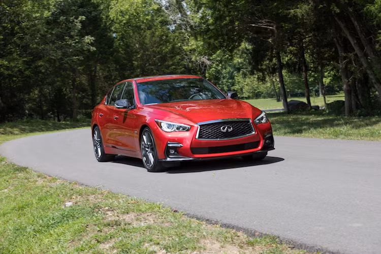 Tại thị trường Mỹ, động cơ xăng gồm 2.0l 4 xi-lanh tăng áp 208 mã lực, 3.6l V6 nạp khí tự nhiên kết hợp động cơ điện đạt tổng công suất 302 mã lực và bản thể thao Red Sport máy 3.0l V6 tăng áp kép 400 ngựa.