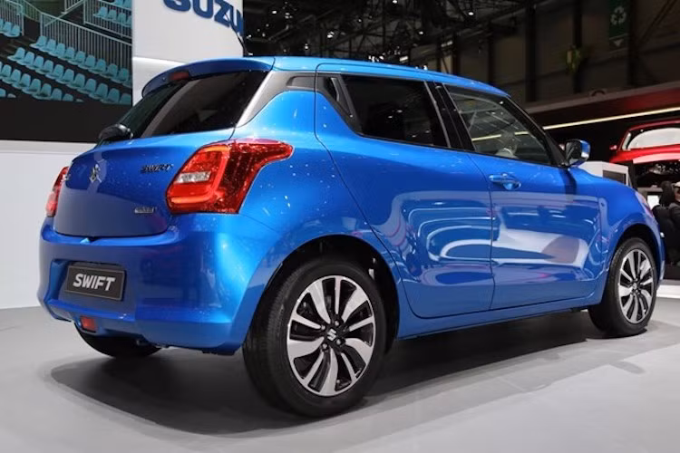 Được thiết kế lại hoàn toàn, Suzuki Swift mới hấp dẫn hơn từ trong ra ngoài. Xe sẽ có 2 loại động cơ là xăng 1.0l tăng áp 3 xi-lanh BoosterJet với công suất 102PS/ mô-men xoắn 150 Nm cùng bản 4 xi-lanh nạp khí tự nhiên 1.2l DualJet 91PS/118 Nm. Nếu như Swift mới có mặt tại VMS 2017, chiếc xe sẽ thu hút được một lượng lớn khách hàng đang tìm mua hatchback hạng B.