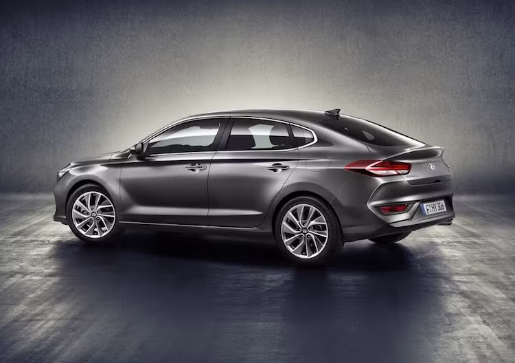 Hyundai i30 thế hệ mới sẽ được trang bị tổng cộng 4 loại động cơ. Trong đó 3 động cơ xăng bao gồm 1.4l MPI (99 mã lực/134 Nm), 1.0l 3 xi-lanh tăng áp (118 mã lực/170 Nm) và 1.4l 4 xi-lanh thăng áp T-GDi (138 mã lực/242 Nm). Trong khi đó, xe chỉ có duy nhất một động cơ diesel 1.6l DOHC với 3 mức công suất: 94 mã lực/280 Nm, 108 mã lực/280 Nm và 134 mã lực/300 Nm.