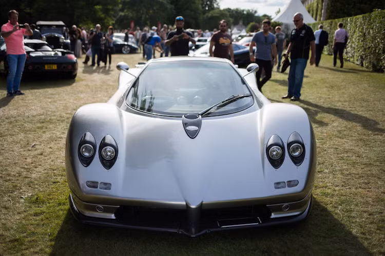 Goodwood 2017 Festival of Speed là lễ hội tốc độ dành cho xe hơi được tổ chức thường niên tại phía tây Sussex, Anh Quốc vào khoảng cuối tháng 6 hoặc đầu tháng 7. Là một lễ hội siêu xe với chủ đề tốc độ, chính vì vậy tại Goodwood Festival of Speed lần này đã thu hút một số lượng lớn những mẫu siêu xe, xe thể thao và xe đua hiếm gặp, có giá trị cao.