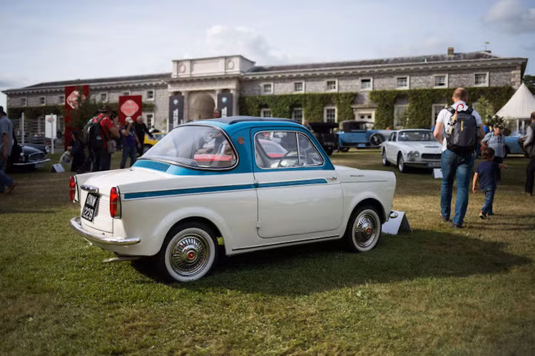 Diễn ra từ ngày 29/6 tới 2/7/2017, lễ hội Goodwood 2017 đã được tổ chức tại khuôn viên biệt thự Goodwood House của Công tước vùng Richmond. Lễ hội tốc độ Goodwood 2017 đã thu hút hàng ngàn chiếc siêu xe, xe hiếm và xe cổ đắt giá, ước tính có tổng giá trị có thể tới gần tỷ USD hay hàng ngàn tỷ đồng.