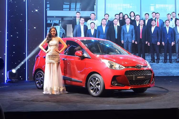 Vào chiều ngày 5/7/2017 tại Ninh Bình, mẫu xe gía rẻ cỡ nhỏ hạng A Hyundai Grand i10 2017 lắp ráp tại Việt Nam đã được Hyundai Thành Công chính thức ra mắt. Được bán với tổng cộng 9 phiên bản khác nhau, tuy nhiên dòng xe này được chia ra thành 3 phiên bản sedan 4 cửa và 6 bản hatchback 5 cửa.