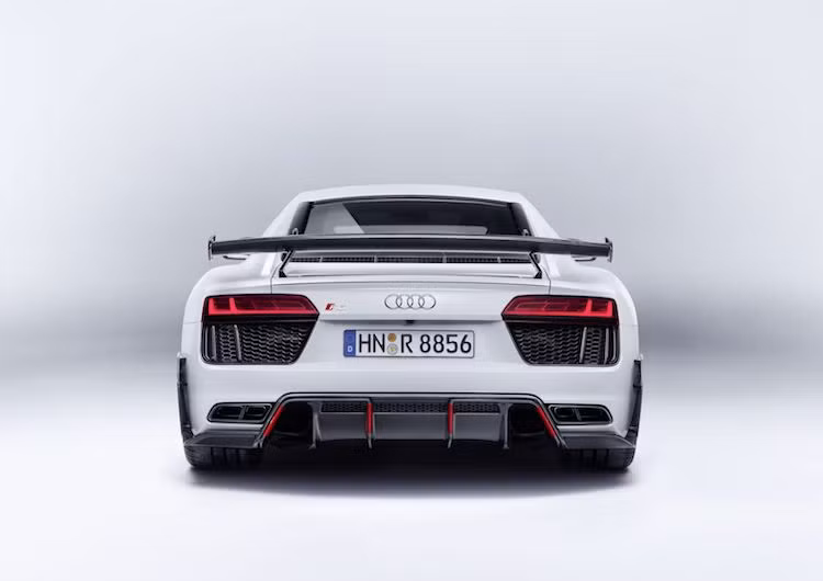 Hiện tại, gói nâng cấp Audi Performance Parts dành cho siêu xe R8 vẫn chưa được hãng xe hơi Audi công bố giá chính thức.