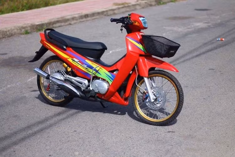 Khi nói tới những dòng xe 2 kỳ Honda, dân chơi xe thường nghĩ ngay tới những "huyền thoại" như NSR150 hay Nova Dash 125. Tuy nhiên vào thập niên 90 của Thế kỷ 20, Honda cũng sản xuất một số dòng xe 2 kỳ khác như mẫu hyper underbone Tena 110 hay xe số Honda Smile 110.