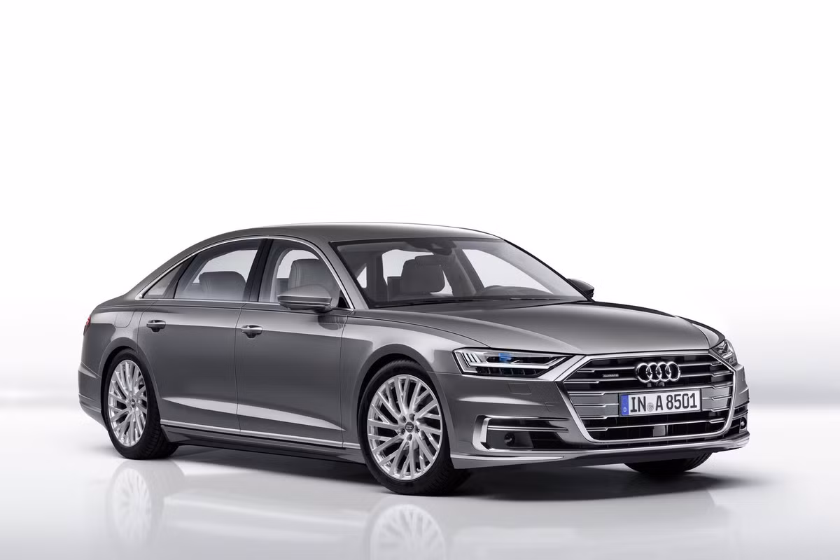 Đối với Audi, mẫu xe sang cao cấp nhất Audi A8 2018 mới là một trong những sản phẩm quan trọng nhất được hãng giới thiệu trong năm nay. Không chỉ có ngoại hình mới mẻ, A8 2018 còn vượt trội hơn thế hệ cũ cả về công nghệ lẫn sự sang trọng.