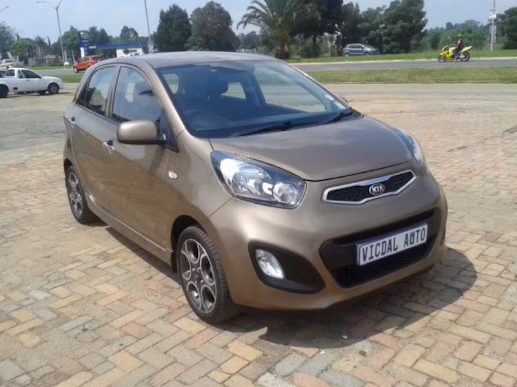 Trong khi đó, Morning 1.0 MT đang có giá bán 319 triệu đồng và phiên bản 1.25 Si AT có giá 405 triệu đồng. Như vậy, 2 phiên bản của dòng xe ôtô giá rẻ này có giá đắt hơn 60 và 112 triệu đồng.