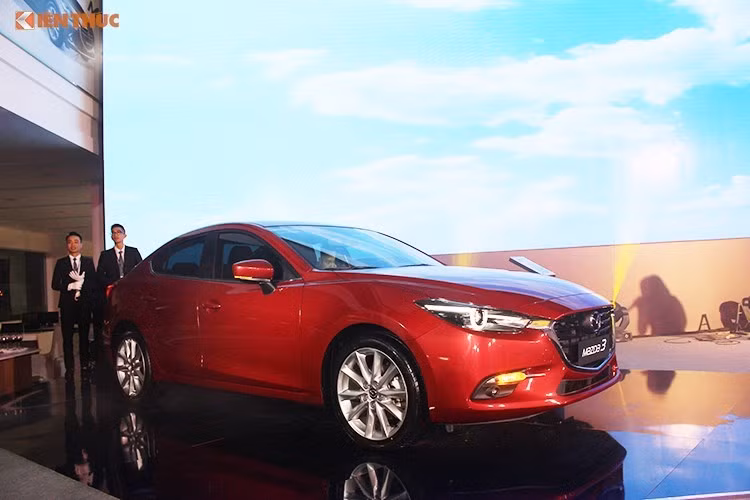 Mẫu xe bán chạy nhất của tập đoàn Thaco hiện nay là Mazda 3, với tổng doanh số 4892 chiếc. Vừa được cập nhật vào tháng 5 vừa qua, Mazda 3 có 2 lựa chọn động cơ 1.5/2.0l và 2 kiểu thân xe sedan/coupe. Mức giá lần lượt cho Mazda 3 Sedan 1.5, Hatchback 1.5 và Sedan 2.0 hiện tại là 690, 715 và 805 triệu đồng.
