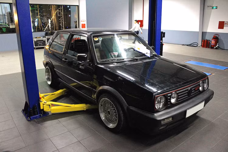 Ý tưởng đằng sau Golf GTI là một chiếc xe bình dân được nâng cấp về cảm giác lái và sức mạnh, khiến nó trở nên thể thao hơn mà không mất đi sự tiện dụng. Sau thành công của thế hệ đầu tiên, Volkswagen đã tạo ra Golf GTI Mk2 dựa trên thế hệ Golf thứ 2 vào thập niên 80, và tiếp tục duy trì phiên bản này tới tận thế hệ Golf Mk7 ngày nay.