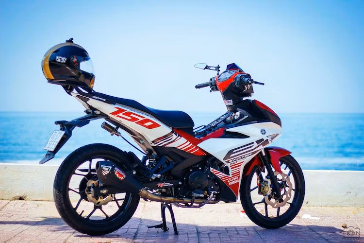 Nhờ có nguồn phụ tùng nâng cấp khổng lồ, những chiếc Exciter cũng rất dễ dàng để độ lại thành một mẫu xe "đi tour" tin cậy. Để đáp ứng nhu cầu di chuyển của mình, một biker Vũng Tàu đã tiến hành nâng cấp chiếc Exciter của mình với mục tiêu tạo ra một chiếc xe an toàn và tin cậy để du lịch.