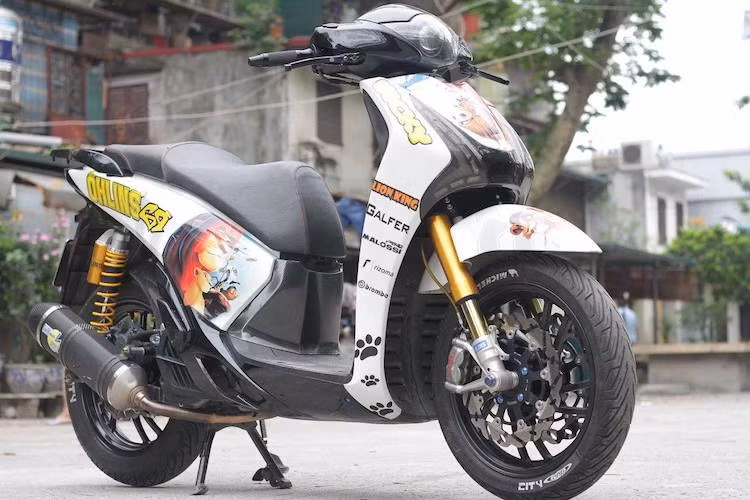 Hiện tại, mẫu xe ga Honda SH vẫn được coi là dòng xe ga cao cấp số 1 tại Việt Nam. Không chỉ là dòng xe tay ga cap cấp được người dân ưa chuộng, SH cũng thu hút được một lượng lớn người chơi với các hội nhóm, CLB được lập ra trên cả nước. Các biker Việt cũng thường xuyên tạo ra những bản độ từ dòng xe này.