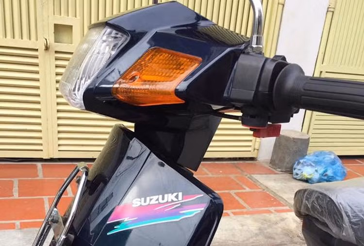 Ngày nay, những chiếc Crystal 110 vẫn còn có số lượng khá nhiều tại Việt Nam nhưng đa số chúng đều ở trong tình trạng cũ, thường được bán trao tay với giá hơn 10 triệu đồng. Tuy nhiên, do là hàng "đập thùng" nên chiếc Suzuki Crystal trong bài viết này sẽ có giá lớn hơn nhiều.