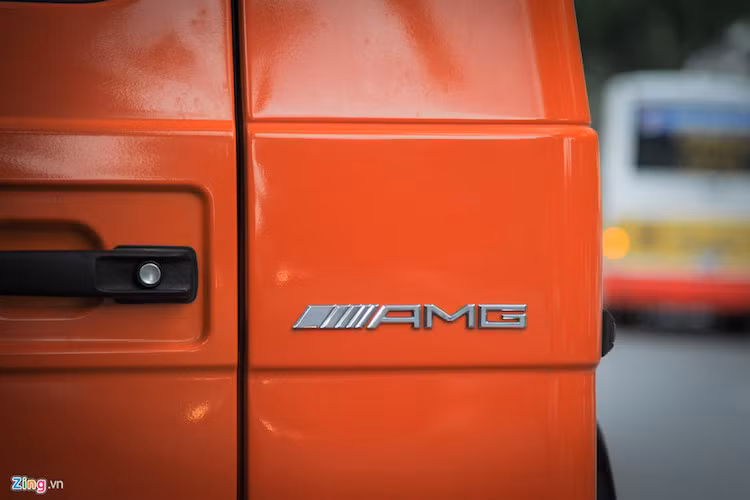 Mercedes G63 AMG sử dụng động cơ V8 tăng áp kép, dung tích 5,5 lít, công suất cực đại 544 mã lực, mô-men xoắn 760 Nm, kết hợp với hộp số tự động 7 cấp, hệ dẫn động bốn bánh 4Matic. Trước thời điểm 1/7/2016, G63 AMG có giá khoảng 7,2 tỷ đồng, nhưng hiện tại giá xe cao hơn khá nhiều, khoảng 10,219 tỷ đồng.