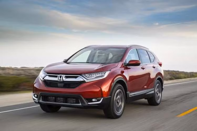  Honda CR-V 2017 (Điểm: 8.9/10): CR-V 2017 được đánh giá là mẫu xe SUV cỡ nhỏ tốt nhất trong các xe cùng phân khúc bởi các ưu điểm vượt trội hơn hẳn như không gian nội thất và khoảng chứa đồ rộng rãi, mang lại cảm giác thoải mái, bên cạnh đó xe vận hành linh hoạt an toàn, mãnh mẽ và tiết kiệm nhiên liệu. Giá khởi điểm: 24.045 USD.