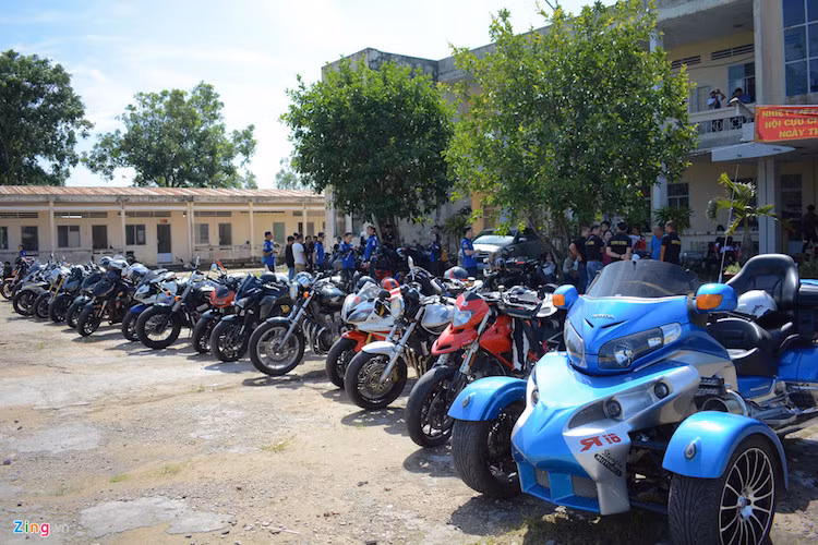 "Ông vua đường trường" Honda Gold Wing độ 3 bánh của câu lạc bộ môtô Sóc Trăng nổi bật trong dàn môtô.