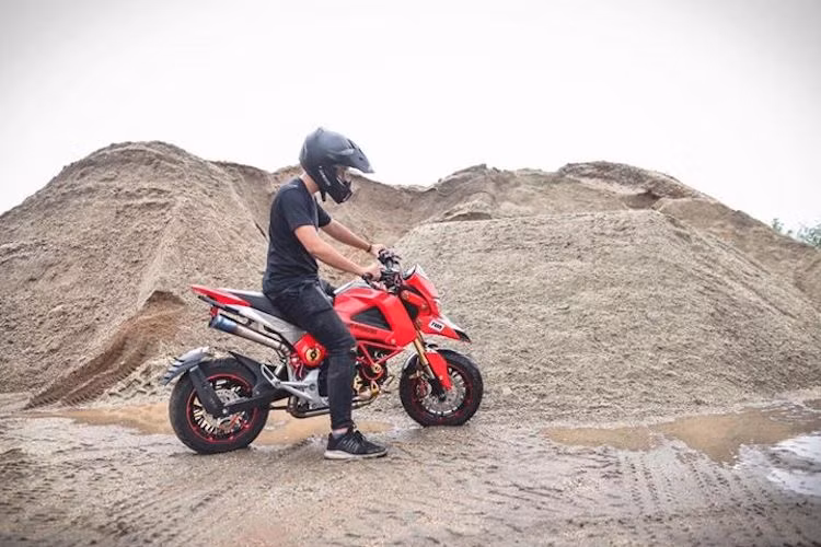 Với độ phổ biến của mình, rất nhiều hãng phụ tùng trên Thế giới đã tạo ra những "đồ chơi" cho dòng xe này, khiến chủ xe có thể thay đổi ngoại hình MSX125 một cách dễ dàng. Sử dụng những phụ tùng này, một người chơi xe tại Việt Nam đã "dọn" lại chiếc MSX125 của mình, khiến nó trông như một phiên bản thu nhỏ của chiếc xe môtô Ducati Hypermotard.