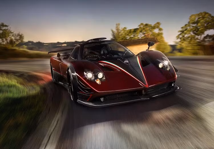 Các thông số kỹ thuật của chiếc xe vẫn được giữ bí mật, nhưng nhiều khả năng Zonda Fantasma Evo vẫn được trang bị động cơ 7.3l nạp khí tự nhiên V12 với công suất 760 mã lực và truyền sức mạnh tới bánh sau.