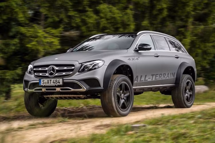Thay vì sử dụng động cơ diesel như các phiên bản E-Class All-Terrain khác, chiếc E-Class All-Terrain 4x4² được trang bị động cơ 3.5l V6 tăng áp kép chạy xăng với công suất tối đa 328 mã lực. Xe vẫn tiếp tục sử dụng hộp số tự động 9 cấp 9G-Tronic.