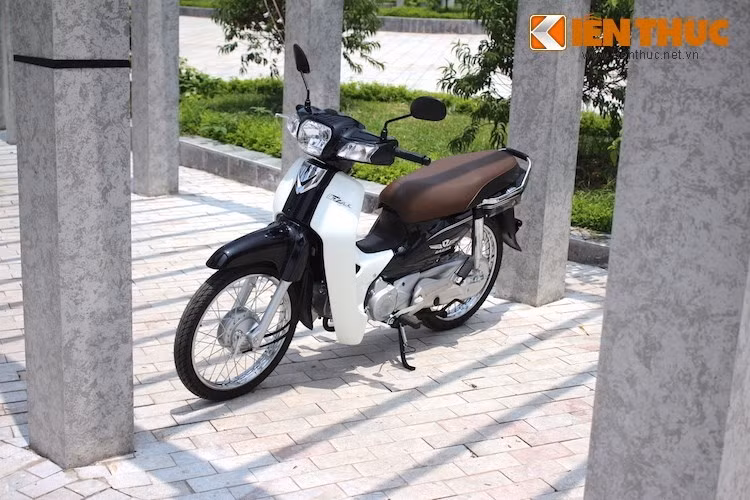 Còn được bán với tên gọi Honda Super Cub 110 ở Nhật và Honda Dream Super Cub 110 ở Thái Lan, Honda Super Dream là một sự "lột xác" hoàn toàn so với những chiếc Dream cũ. Chính bởi điều này nên khi ra mắt, chiếc xe đã nhận được nhiều lời chê từ khách hàng Việt do hình ảnh của "Dream chiến" 100 cc đã in đậm trong tiềm thức người Việt Nam từ hơn 20 năm nay.
