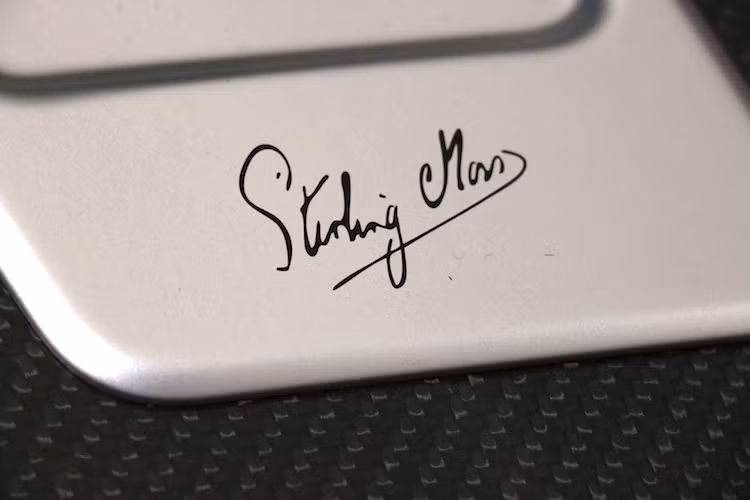 Do sở hữu giá trị lịch sử và tinh thần đặc biệt cùng với số lượng sản xuất giới hạn và thiết kế độc đáo, ngày nay những chiếc xe SLR Stirling Moss nguyên bản, còn mới luôn có giá từ 3 triệu USD trở lên (tương đương 68 tỷ đồng) ở thị trường xe cũ.