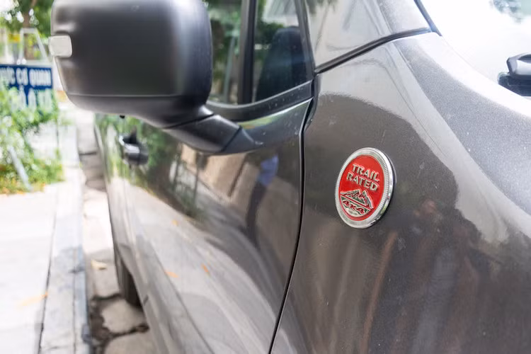 Jeep Renegade có nhiều tùy chọn động cơ khác nhau tùy thị trường. Phiên bản về Việt Nam sử dụng động cơ xăng 1.4 lít, 4 xy-lanh, công suất tối đa 160 mã lực, số sàn 6 cấp.