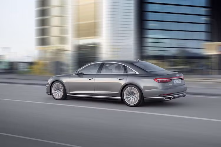 Hiện tại, gía bán Audi A8 mới đã chính thức công bố ở thị trường Đức, khởi điểm từ 90.600 Euro (tương đương 2,34 tỷ đồng) cho phiên bản cơ bản với thân ngắn và 94.100 Euro (tương đương 2,43 tỷ đồng) với phiên bản trục cơ sở lớn A8 L.