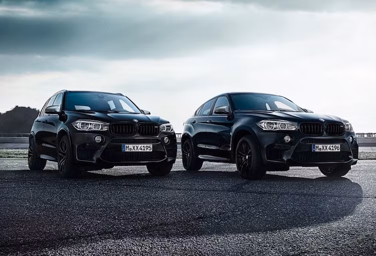 Hiện tại, cả 2 mẫu SUV hiệu năng cao củahãng xe sang Đức là BMW X5M và X6M đều đã khá cũ khi được ra mắt lần đầu từ năm 2014. Để "làm mới" lại chúng, hãng xe sang Đức đã vừa công bố 2 phiên bản hoàn toàn mới với tên gọi BMW X5M và X6M Black Fire.
