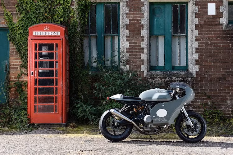 Sau khi được độ lại, chiếc 1000SS bị đập phá của Dan đã có ngoại hình tương tự như một trong những mẫu xe đua nổi tiếng nhất Thế giới, khiến anh tự hào mỗi khi dạo quanh những đường phố đậm chất cổ điển tại London.