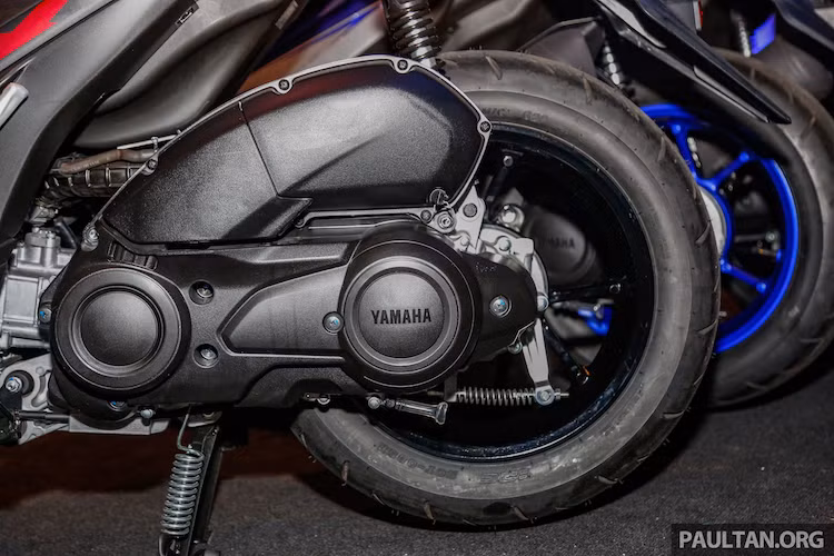 Cung cấp sức mạnh cho NVX vận hành là khối động cơ Bluecore 155 cc 1 xi-lanh SOHC làm mát bằng chất lỏng với các công nghệ hiện đại như phụ nhiên liệu điện tử, hệ thống điều khiển van biến thiên, lòng xi-lanh bằng hợp kim DiASil...Động cơ này đem tới cho xe công suất tối đa 14,8 mã lực và mô-men xoắn cực đại 14,4 Nm.