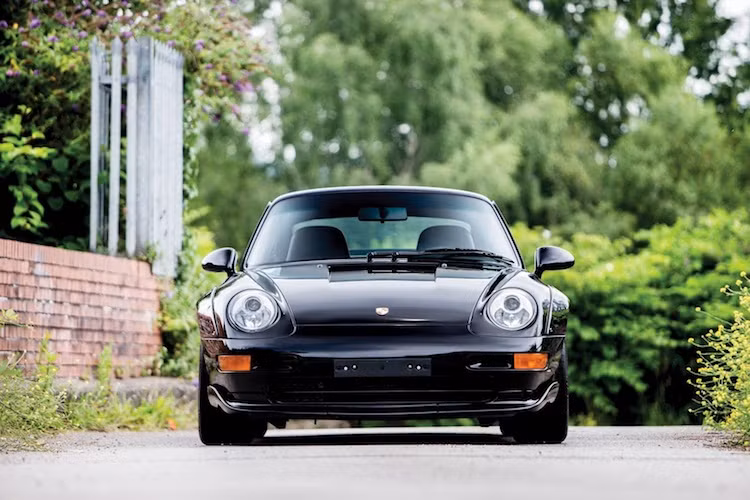 Tuy nhiên theo thể lệ của các giải đua, hãng sản xuất phải tạo ra một số lượng xe nhất định để bán cho khách hàng, dẫn tới việc đã có 57 chiếc 911 GT2 phiên bản "đường phố" từng được Porsche chế tạo. Với số lượng sản xuất ít ỏi và hiệu năng vận hành vượt trội, ngày nay 911 GT2 đã trở thành "hàng hiếm" được các nhà sưu tập mua với giá cao.