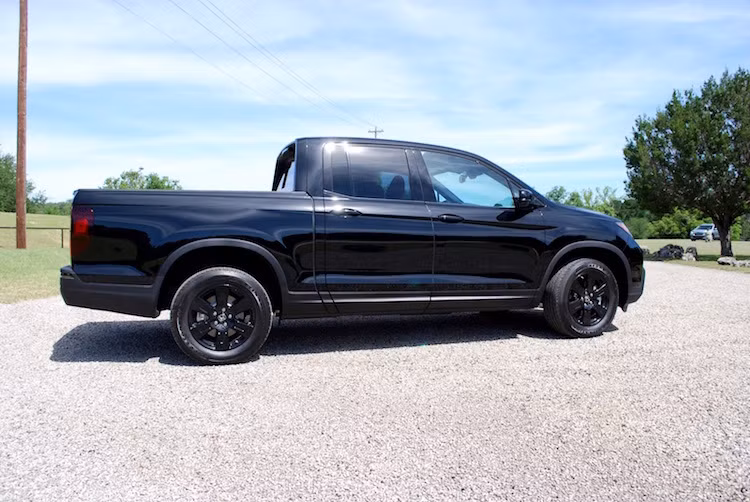 Tuy nhiên về động cơ, khách hàng sẽ không có nhiều lựa chọn do Honda chỉ trang bị cho xe đúng một phiên bản máy xăng V6 3.5l 280 mã lực kết hợp với hộp số tự động 6 cấp, đem tới khả năng tăng tốc và tiết kiệm nhiên liệu tốt nhất phân khúc.