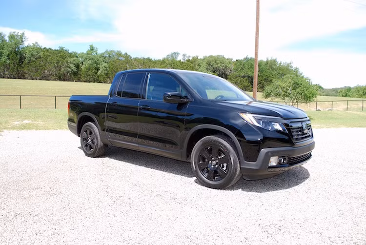 Ra mắt lần đầu vào năm 2004, Ridgeline là dòng bán tải của Honda được thiết kế dành riêng cho thị trường Bắc Mỹ. Sau khi ngừng sản xuất thế hệ Ridgeline đầu tiên vào năm 2014, hãng đã công bố thế hệ mới của chiếc xe tại triển lãm Detroit 2016. Vừa qua, phiên bản Honda Ridgeline 2018 đã được Honda công bố.