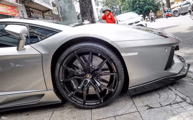 Bộ vành sử dụng loại trên phiên bản Lamborghini Aventador LP720-4 50 Anniversario.