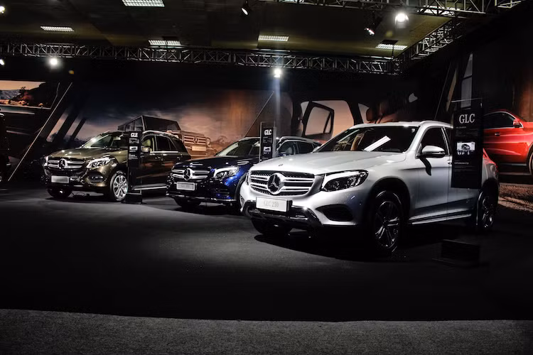 Khu vực SUV và crossover của Mercedes cũng hội tụ đầy đủ các đại diện từ những dòng xe khác nhau. Nếu như vào năm ngoái, Mercedes đã đem tới chiếc G63 AMG Edition 463 thì năm nay, một phiên bản khác của dòng địa hình G-Class "huyền thoại" là G500 đã có mặt.