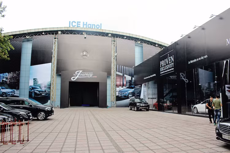 "Soi" dan xe sang Mercedes-Benz hon 150 ty tai Ha Noi