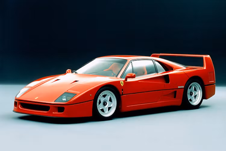 30 năm trôi qua từ khi Ferrari cho ra đời cỗ máy tăng áp kép F40. Nó trở thành một hiện tượng trong giới siêu xe lúc bấy giờ. Không giống như những chiếc Ferrari thiện chiến tại các giải đua Le Mans, Monza, Spa-Francorchams, siêu xe Ferrari F40 có thể nguồn gốc đặc biệt khi nó xuất thân từ giải đua rally thể thức B (Group B).