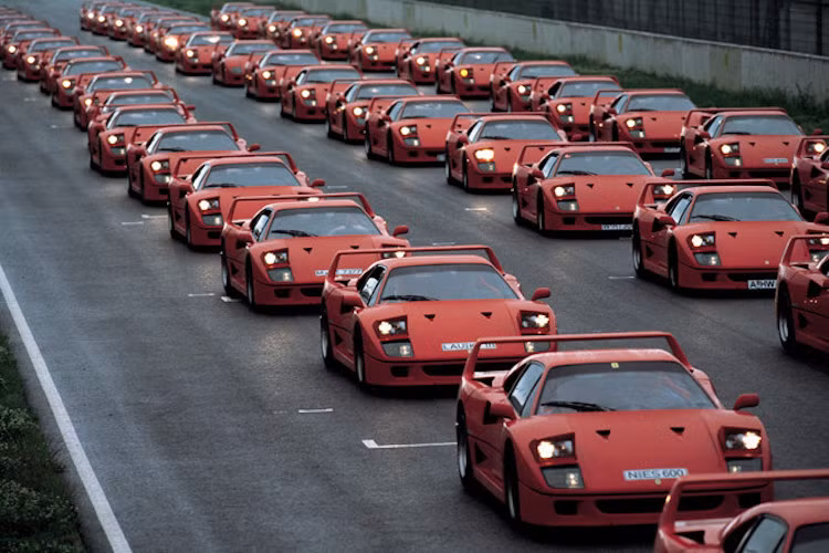 Số lượng sản xuất lớn đã gây ra sự sụp đổ trên thị trường, dẫn đến việc mất giá khiến các nhà đầu cơ vô cùng giận dữ. Kết quả, Ferrari giờ đây đã hạn chế việc sản xuất đại trà các mô hình đặc biệt của mình, có thể nhìn thấy thực tế ngày nay ở mẫu LaFerrari, chỉ 499 chiếc được sản xuất.