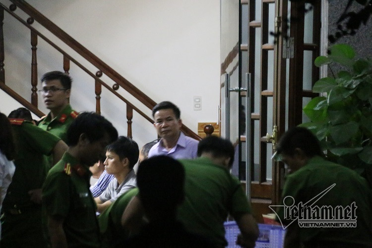 'Trum' DN van tai o Hue bi cong an kham xet nha-Hinh-2