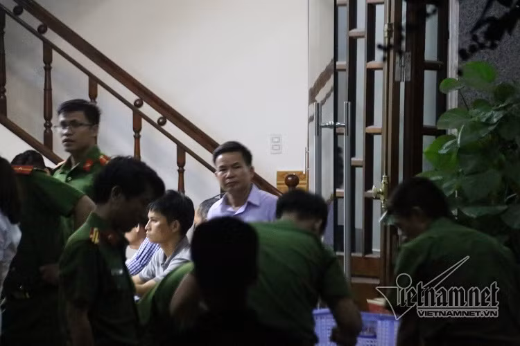 'Trum' DN van tai o Hue bi cong an kham xet nha-Hinh-2