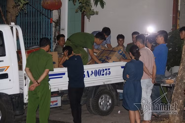 'Trum' DN van tai o Hue bi cong an kham xet nha-Hinh-3